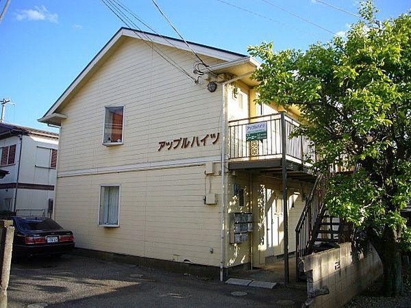 外観 クリーム色の可愛らしい外観♪