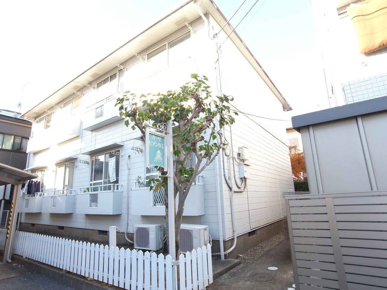 ■ウオシュレット付きのお部屋！
屋根付き駐輪場あり。