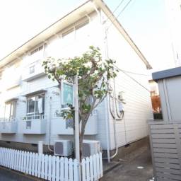 カーサビアンカⅠ ■ウオシュレット付きのお部屋!
屋根付き駐輪場あり。